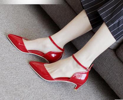 鞋子脚后跟磨脚最快的解决办法,如何处理鞋子磨脚