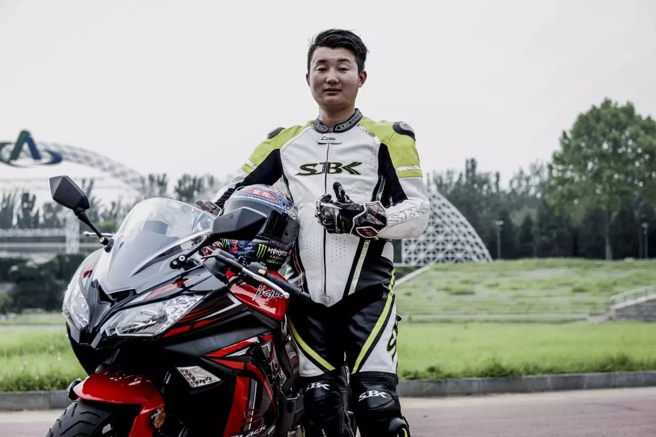 双缸高颜值,国产4缸街车嘉爵