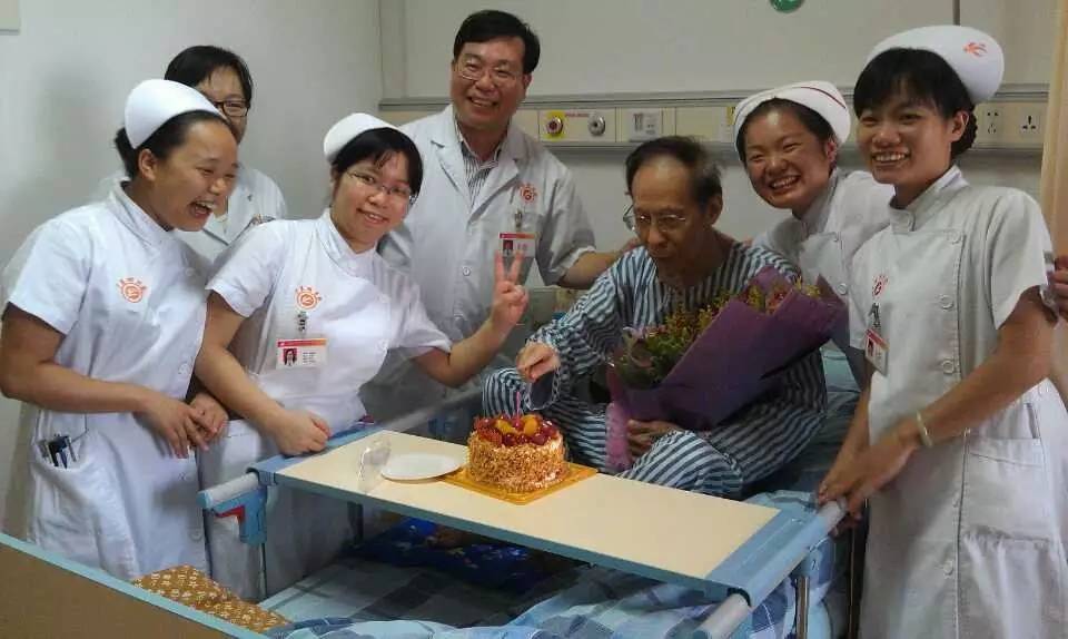 摄影大赛无影灯下的娘子军，无论白天、黑夜，她们与这里结下不解之缘！（作品展示102期）