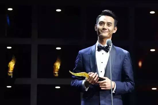 王凯给谁送过生日礼物,王凯过生日剧组给他惊喜