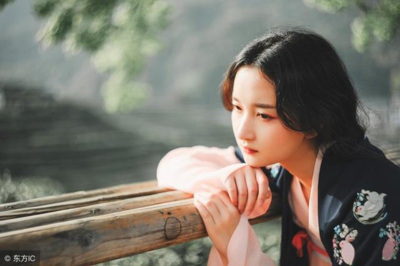 小说：女尼姑跟着猿猴进山寻宝，路遇一只幼虫，口吐人言认她为主