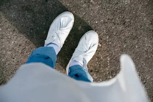 小众不撞款，秋天小白鞋从这10双里挑！