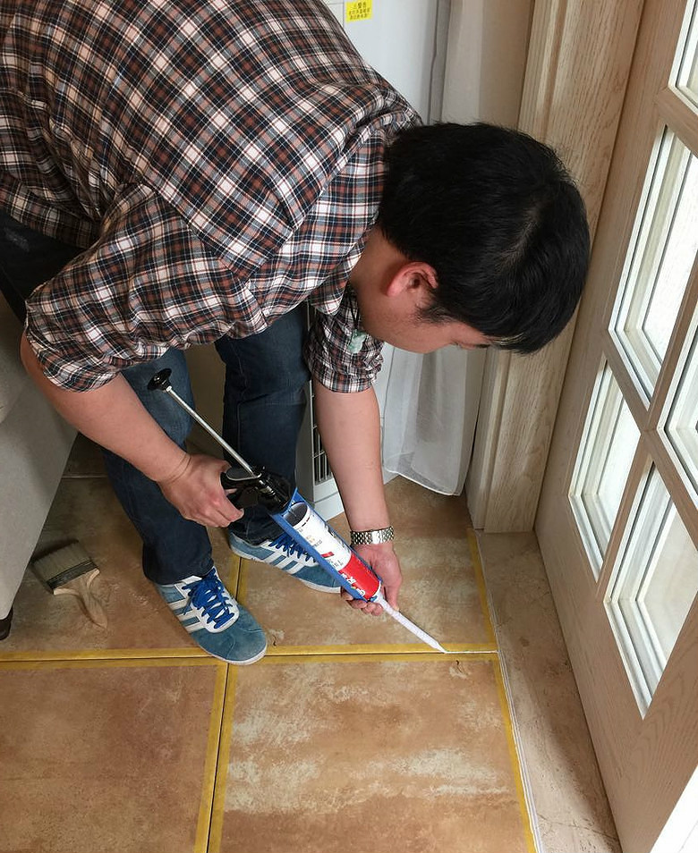 自己做美缝与找工人做美缝,自己出料请工人做美缝什么价