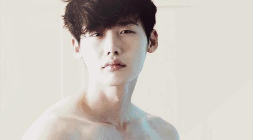 即将入秋敏感肌肤如何应对,敏感肌肤换季皮肤干燥起皮怎么办