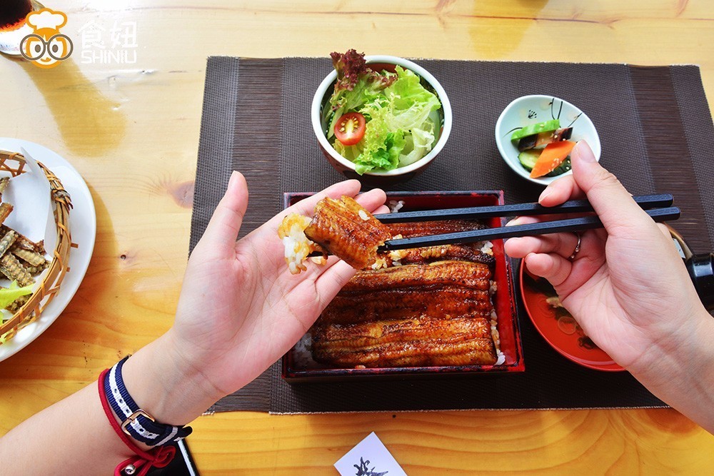鳗烤肉现烤活鳗鱼探店,食妞