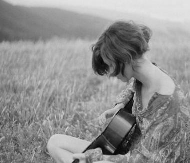 女友光找我借钱咋办,女朋友跟我借钱怎么办