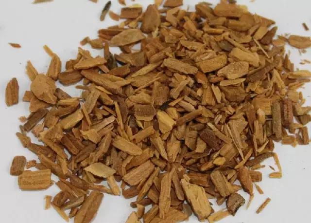 正确品香烟的方法,正确的品香