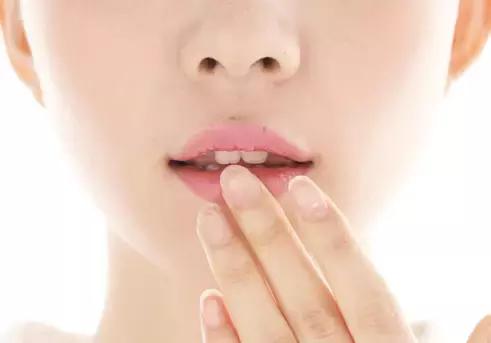 不卸妆会完蛋吗,一晚上不卸妆前后对比