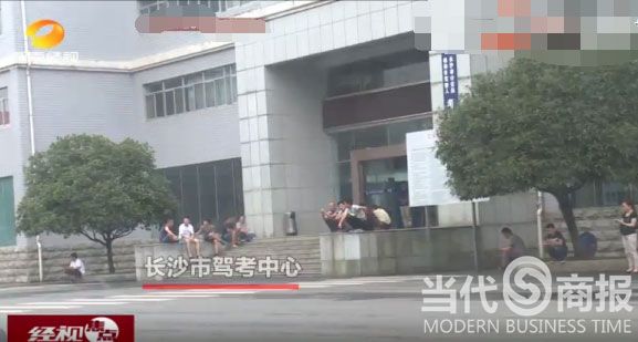 驾考很严格但是可以耍点小聪明,月初参加驾考通过率低吗