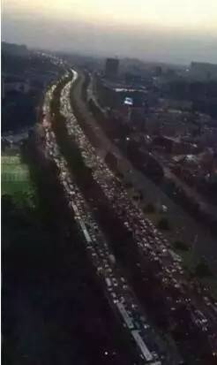 紧急提醒今天,温馨提示道路严重堵车