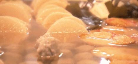 这家在街角开了60年的小摊，只卖一种料理，连个座位都没有，却把大家都暖哭了