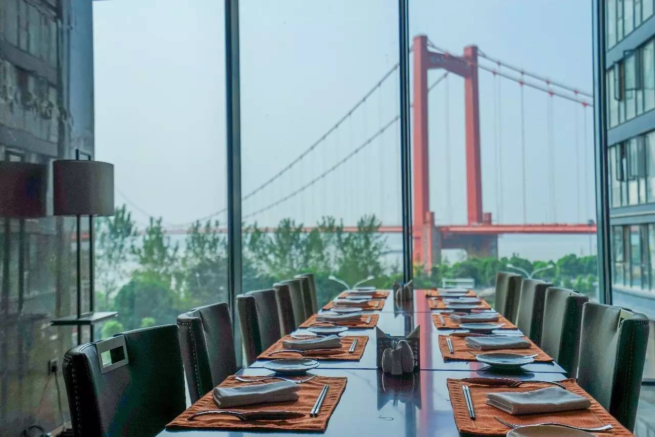 武汉世茂希尔顿酒店怎么去,武汉世茂希尔顿酒店攻略