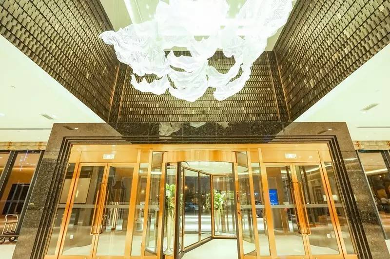 武汉世茂希尔顿酒店怎么去,武汉世茂希尔顿酒店攻略