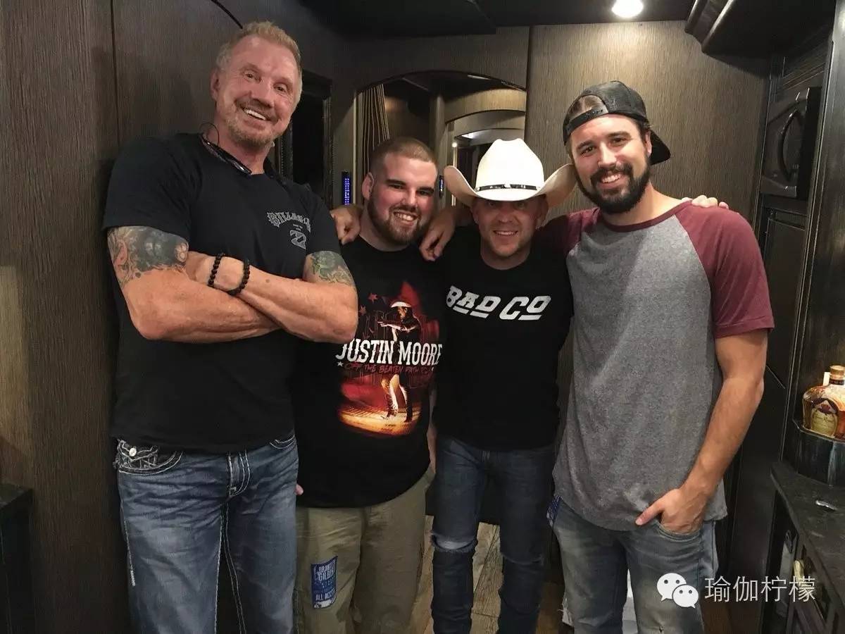 这些震撼人心的瑜伽奇迹,都是他创造的!