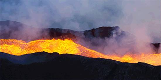 身价数十亿的他除了去无人区摄影，险些丧命，还用了6年时间和30多位石艺老匠人打造了一家不想挣钱的艺术馆
