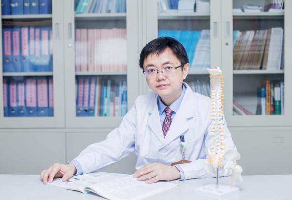 微医在线问诊可以约手术吗,九年的腰椎间盘突出能不能做微创