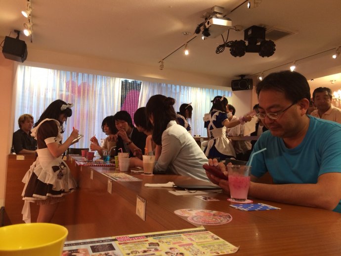 日本为什么流行女仆咖啡店,东京女仆咖啡店