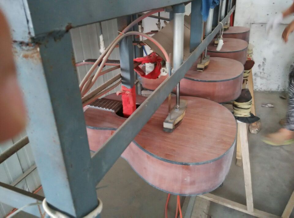 (多图)你很难猜到做一把普通木吉他居然要......