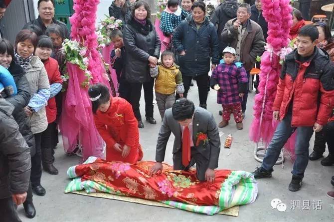 农村办婚礼拱门视频,婚礼在农村办好还是酒店好