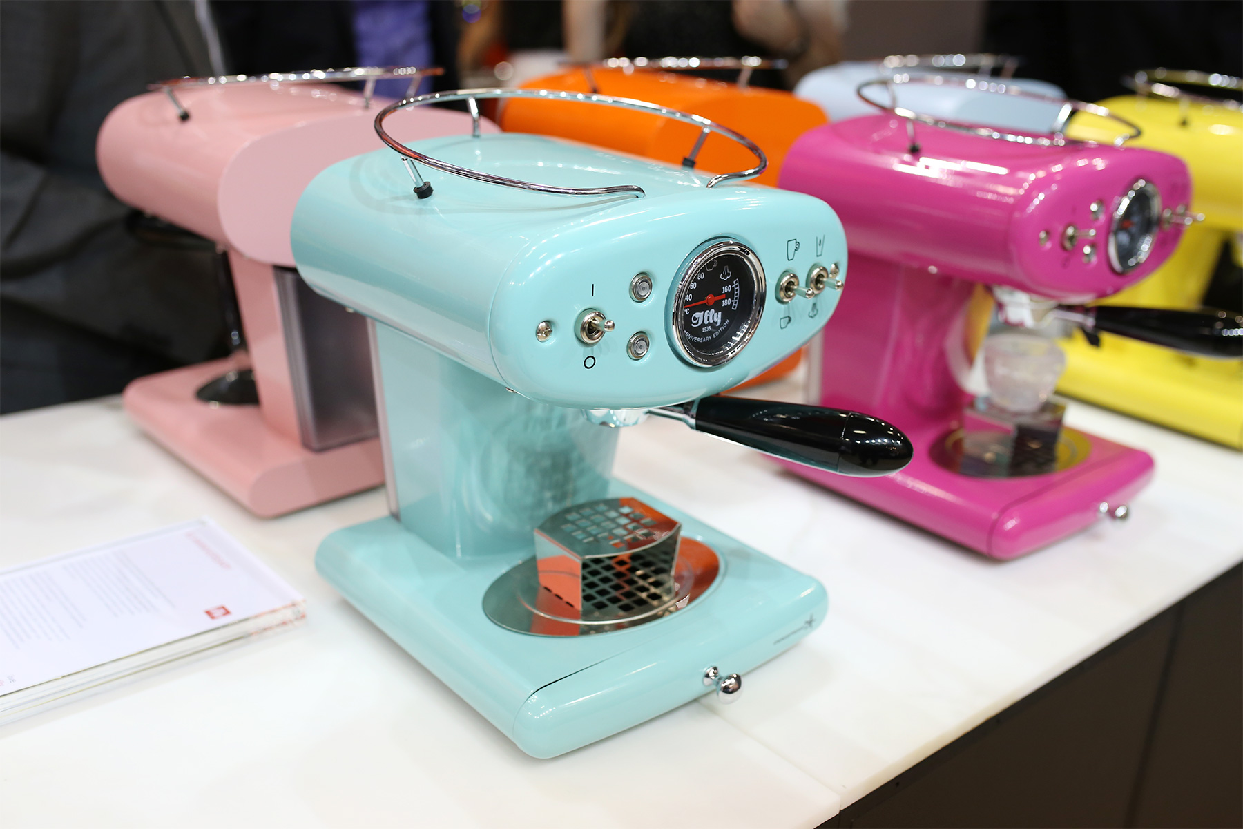 用意大利式的复古illy带来时光微醺的好咖啡