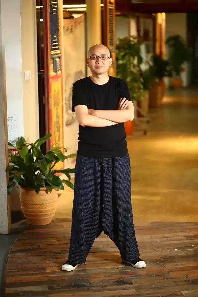 这个时尚圈老板，在飞机上和空姐聊些什么？