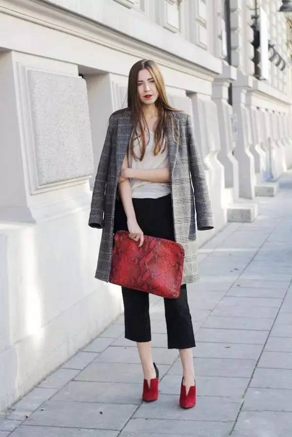 卫衣穿搭扎眼,卫衣穿在里面怎么搭配