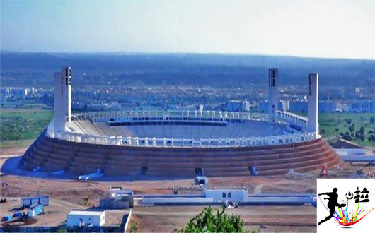 非洲足球场一览,看后很纳闷儿,人家怎么能出球星呢