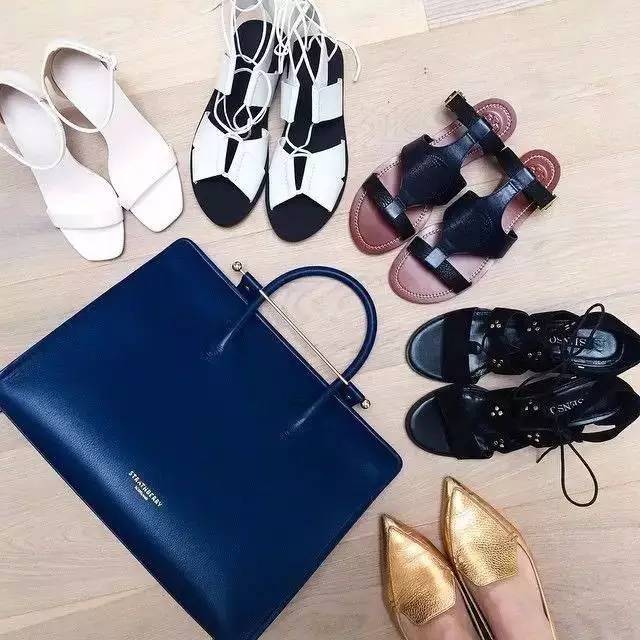 十款必买轻奢包包百搭,适合少女背的轻奢包包