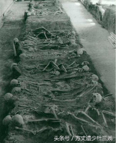 日军在此地坑埋了七万多中国矿工，至今还有大坑存在，令人深醒。