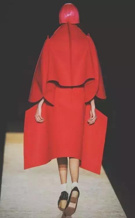 解构主义设计师川久保玲,川久保玲解构主义