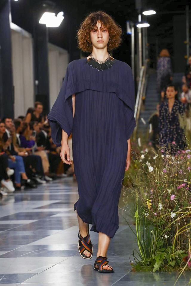 让PaulSmith七彩条纹包成为你肩头的整个春天