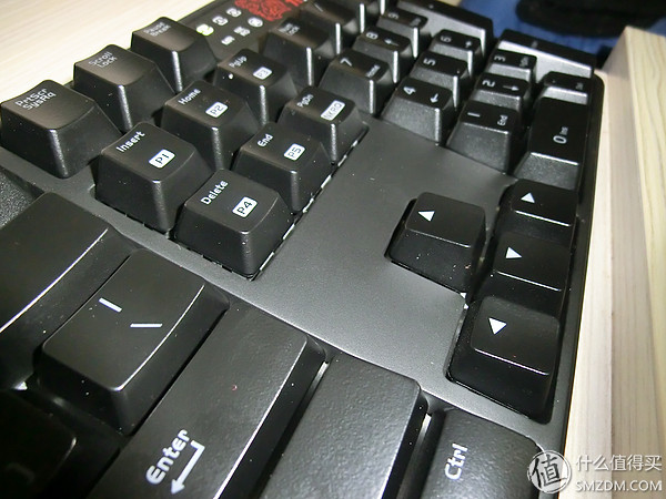 国产轴请继续努力！曜越TteSPORTS波塞冬ZRGB背光机械键盘评测