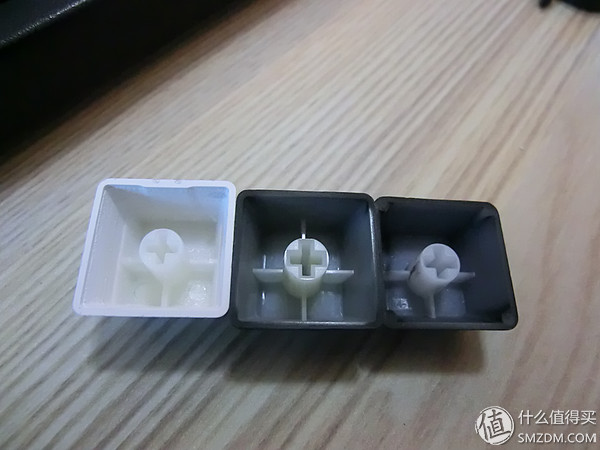 国产轴请继续努力!曜越TteSPORTS波塞冬ZRGB背光机械键盘评测