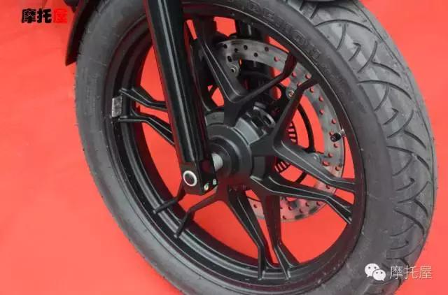 意大利的文艺绅士，屋君试驾GuzziV7Ⅱ