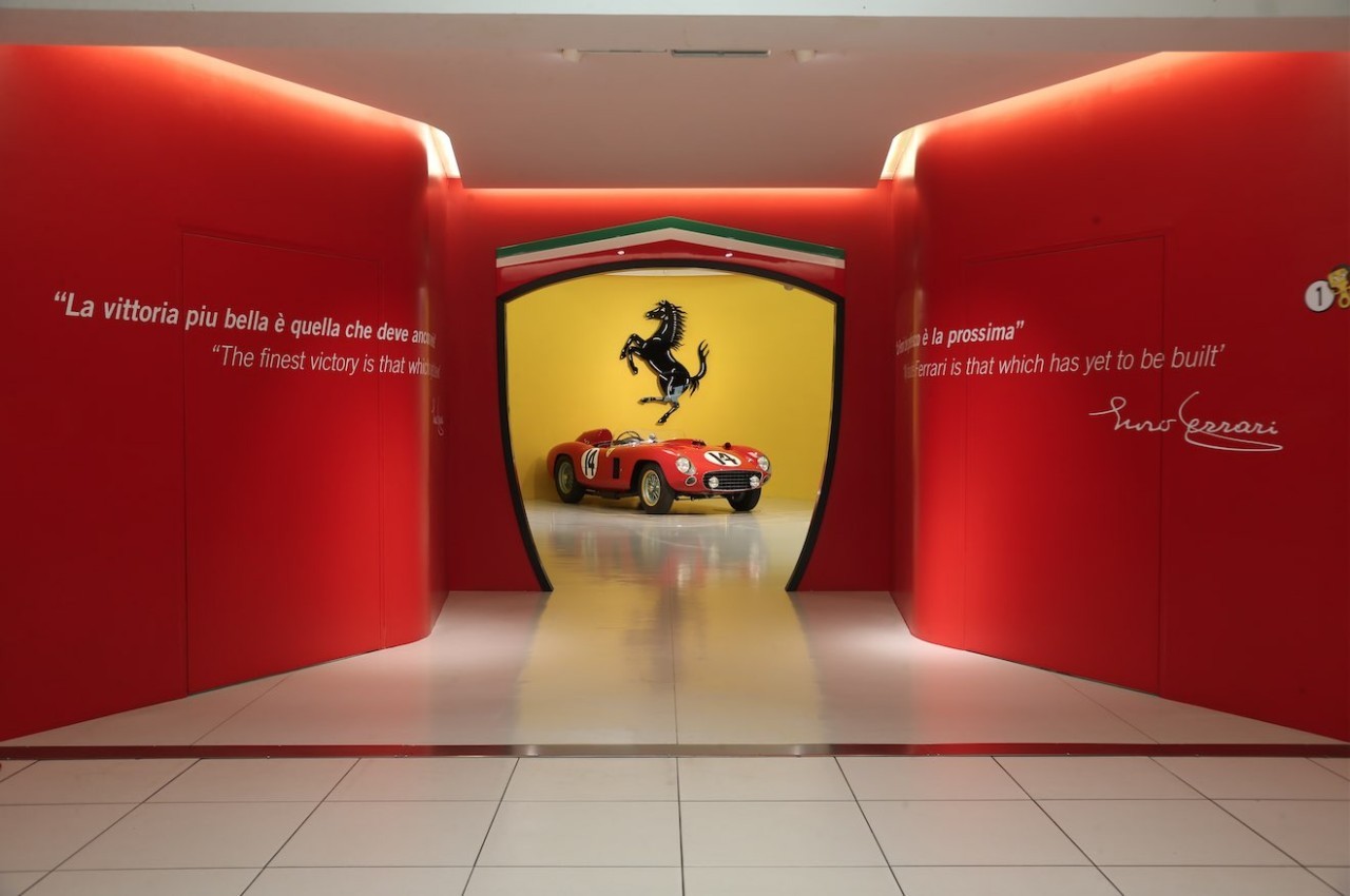 法拉利为什么叫红色跃马,为什么法拉利红色多