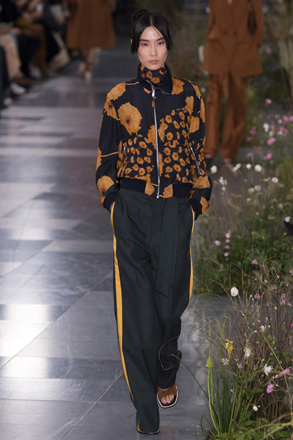 让PaulSmith七彩条纹包成为你肩头的整个春天