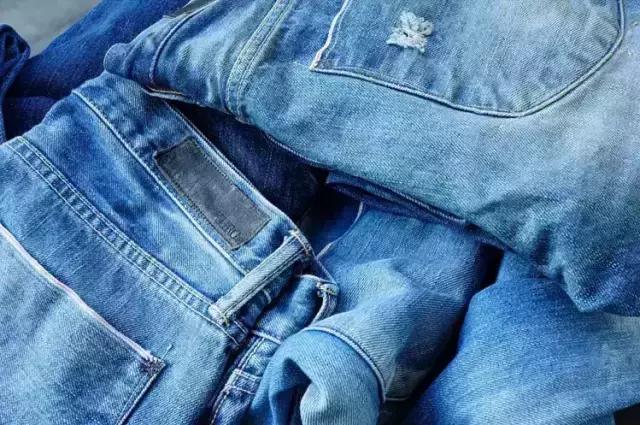 牛仔怎么洗防脱色,牛仔怎么洗可以减少损伤