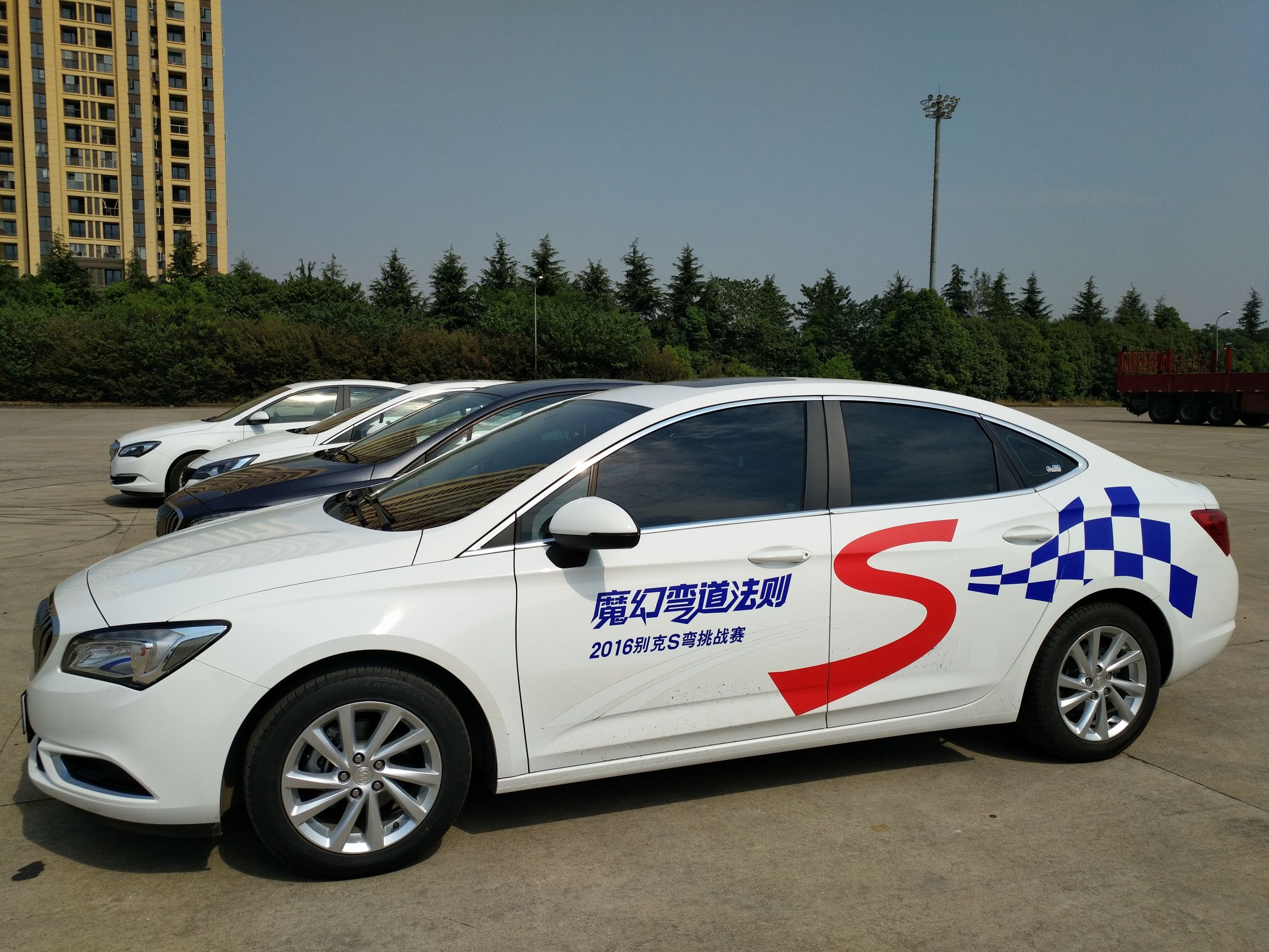 歌曲再见你依然是心跳的感觉,再见你时已没有了心动的感觉