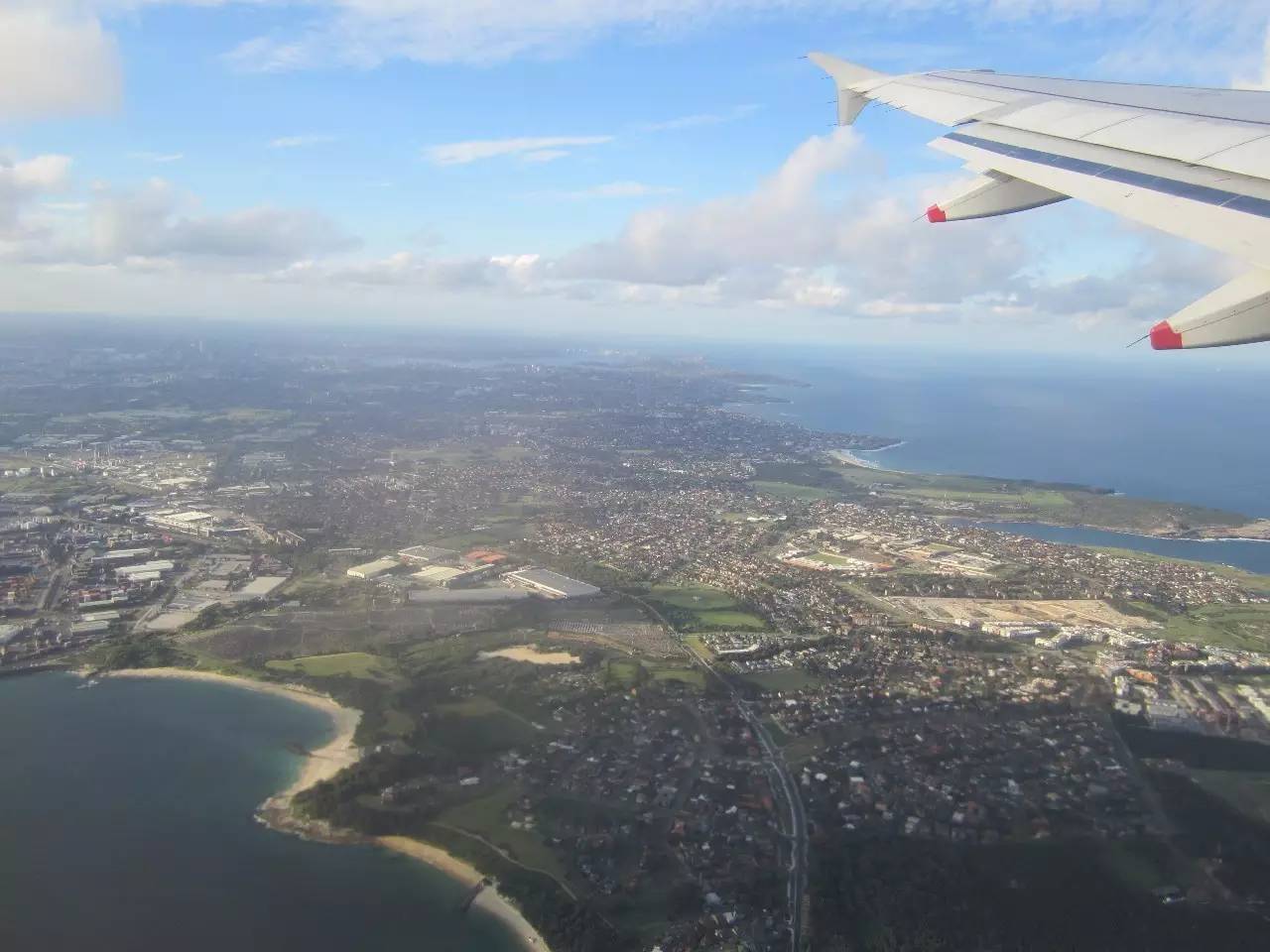 为了“*税逃**”，新西兰的烟民竟让打工旅行者帮忙从机场里带烟出来