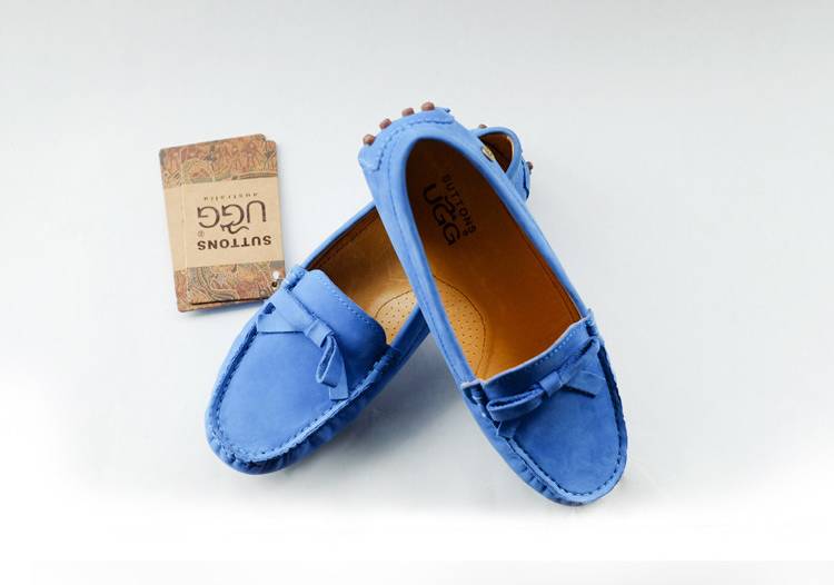 适合小个子冬天穿的雪地靴,腿短穿马丁靴还是雪地靴