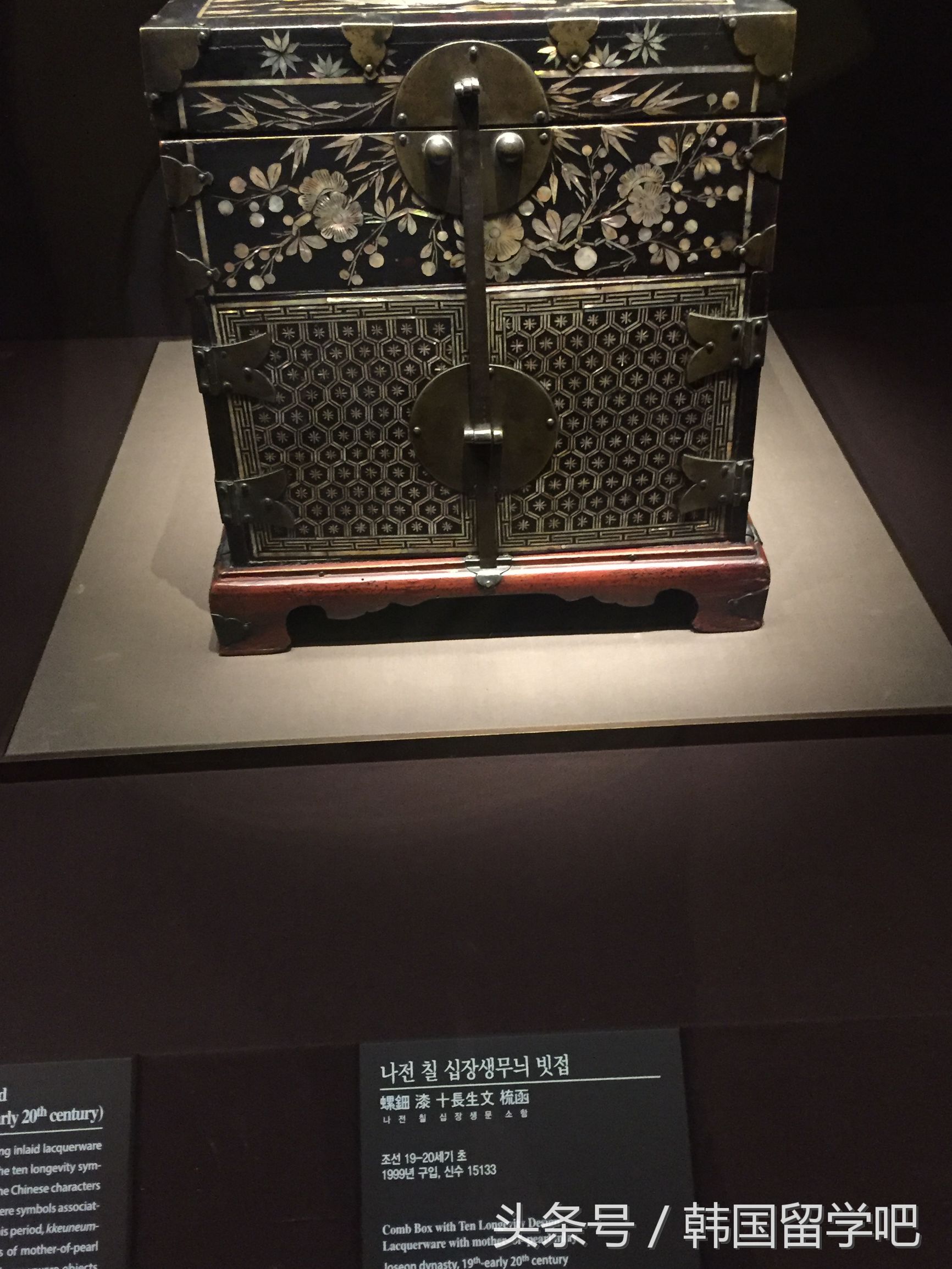 老教授带学生去山洞找文物,韩国教授来到中国博物馆