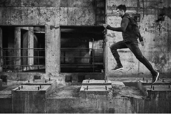 今天我们想聊聊adidas如何在时尚道路上越玩越嗨