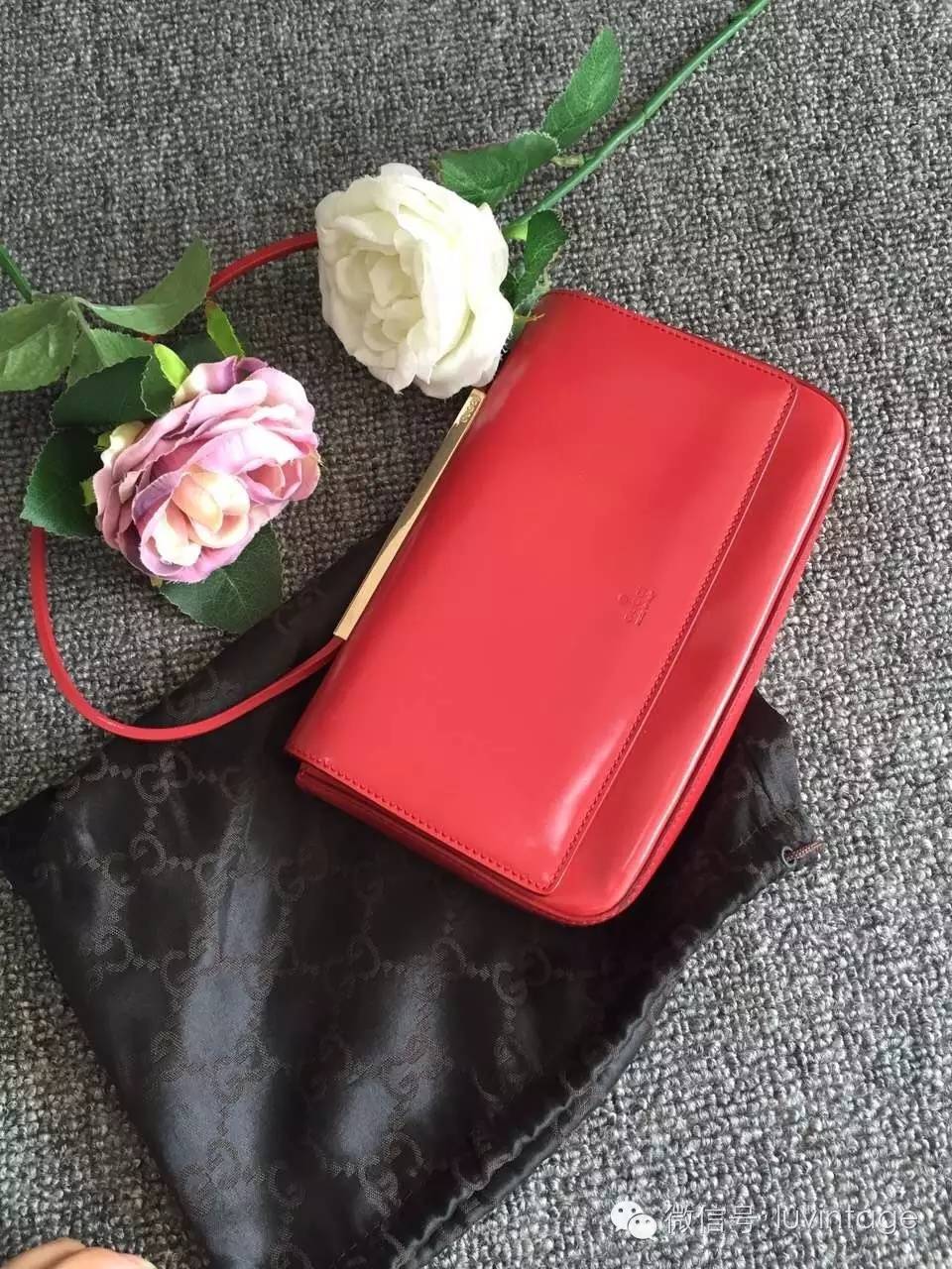 吃着月饼迎国庆,吃着月饼敬着礼