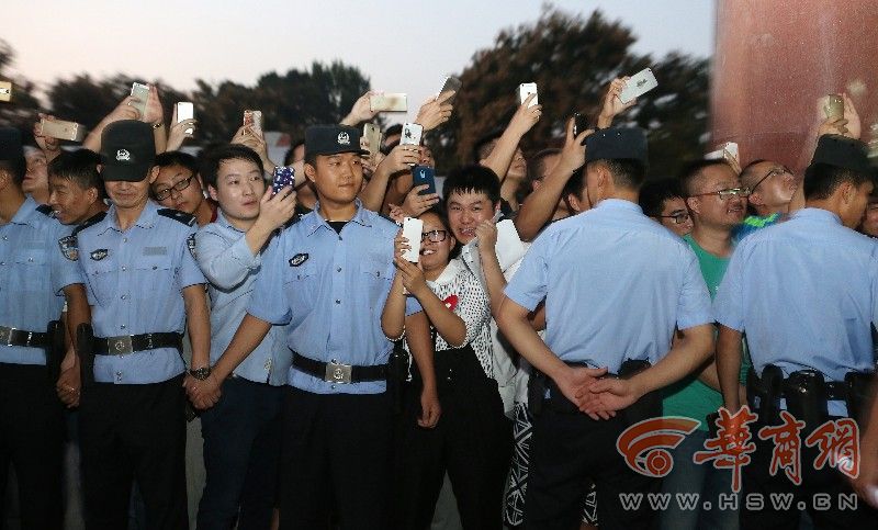 国足西安比赛,国足西安主场球迷呐喊