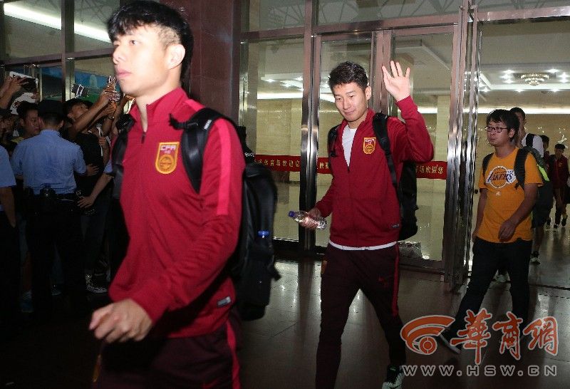 国足西安比赛,国足西安主场球迷呐喊