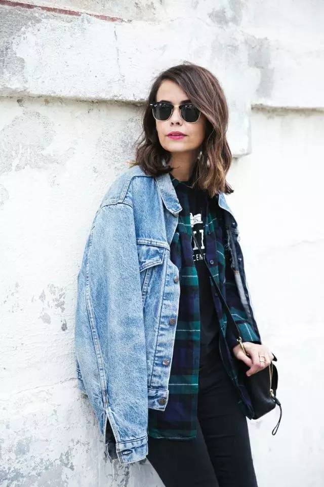 像Gigi一样时髦就穿那样一件牛仔外套（今秋最时髦的牛仔清单）