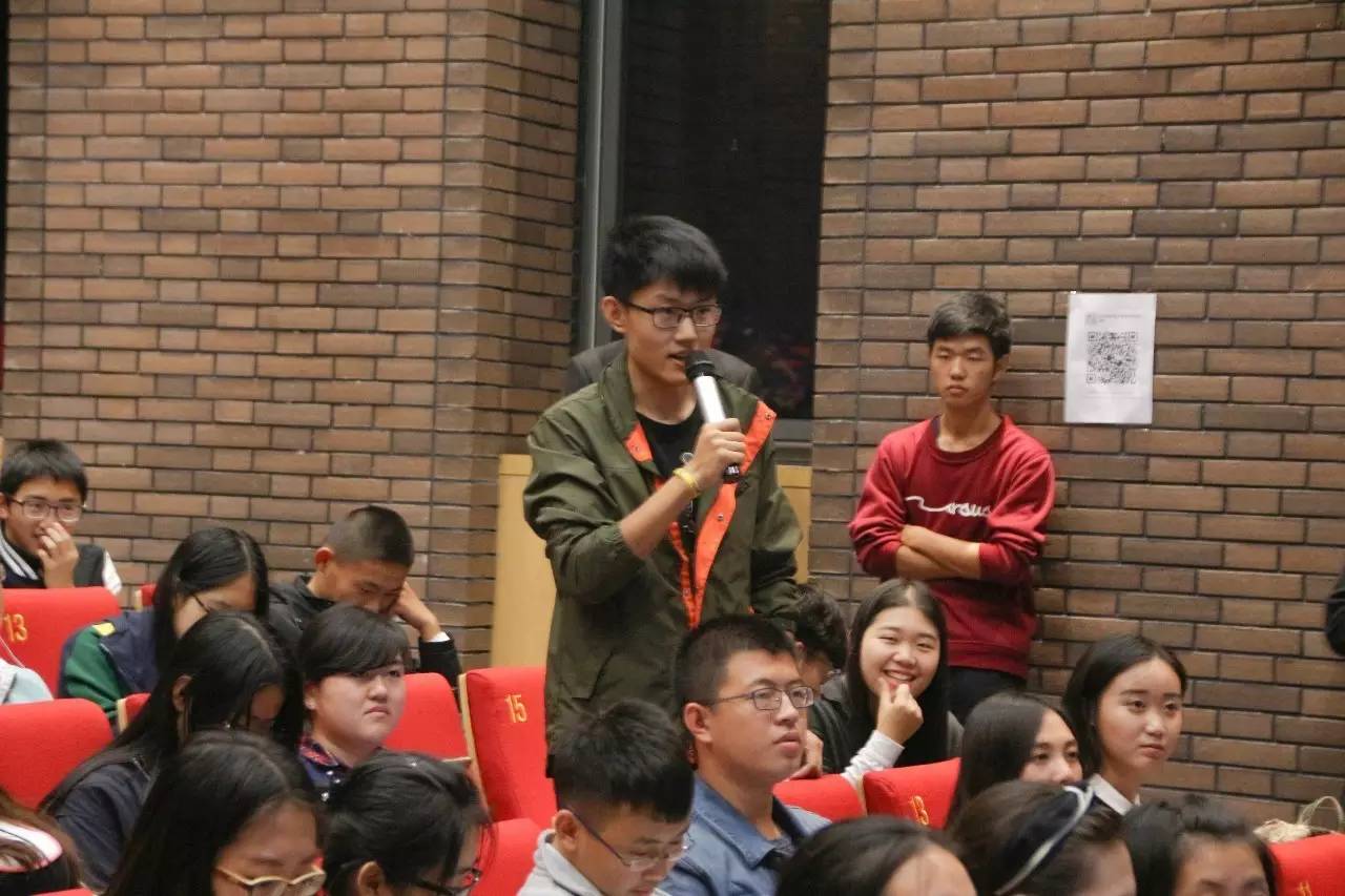 情感作家苏小懒和天津大学学子畅聊爱情、梦想