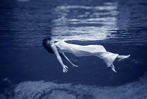 老公什么毛病都没就是不愿意赚钱,老公没钱还不去挣钱