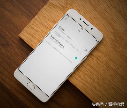 荣耀x70和opporeno8哪个好,荣耀80和vivox70哪个更好