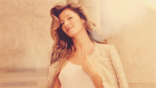 下面的“气”势：趴地要美，姿势必须标准